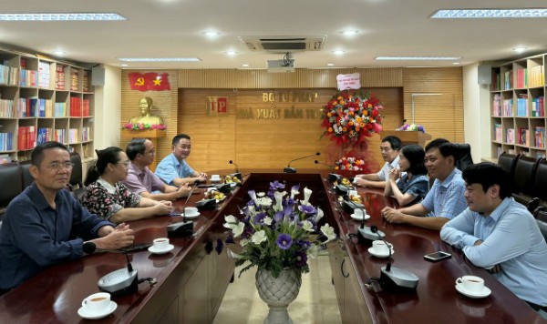 Báo Pháp luật Việt Nam chúc mừng Nhà Xuất bản Tư pháp nhân Ngày truyền thống ngành Xuất bản, In và Phát hành Việt Nam